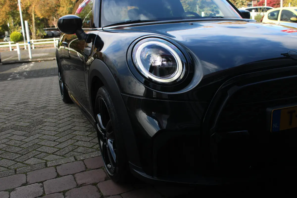 COOPER 1.5 136PK JOHN COOPER WORKS RESOLUTE ED. | AUTOMAAT | NAVIGATIE 8,8'' | DRAADLOOS APPLE CARPLAY | SFEERVERLICHTING | 17'' JCW VIJF DUBBELSPAAKS VELGEN IN GLOSS BLACK | JCW VOOR EN ACH
