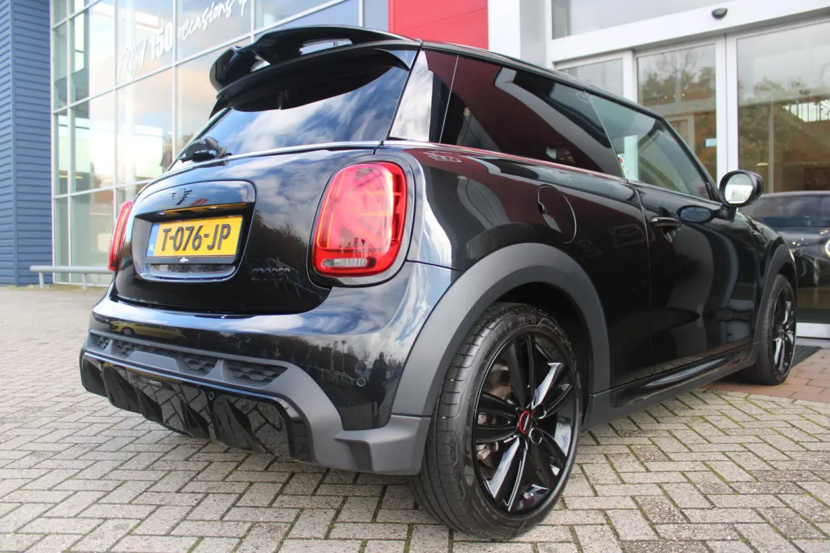 COOPER 1.5 136PK JOHN COOPER WORKS RESOLUTE ED. | AUTOMAAT | NAVIGATIE 8,8'' | DRAADLOOS APPLE CARPLAY | SFEERVERLICHTING | 17'' JCW VIJF DUBBELSPAAKS VELGEN IN GLOSS BLACK | JCW VOOR EN ACH