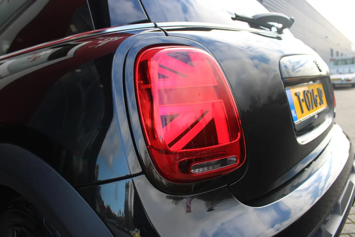 COOPER 1.5 136PK JOHN COOPER WORKS RESOLUTE ED. | AUTOMAAT | NAVIGATIE 8,8'' | DRAADLOOS APPLE CARPLAY | SFEERVERLICHTING | 17'' JCW VIJF DUBBELSPAAKS VELGEN IN GLOSS BLACK | JCW VOOR EN ACH