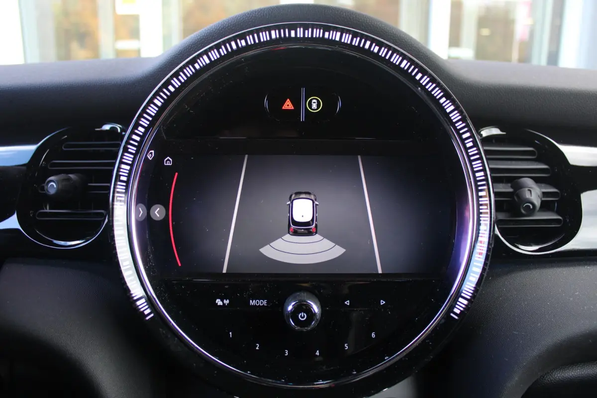 COOPER 1.5 136PK JOHN COOPER WORKS RESOLUTE ED. | AUTOMAAT | NAVIGATIE 8,8'' | DRAADLOOS APPLE CARPLAY | SFEERVERLICHTING | 17'' JCW VIJF DUBBELSPAAKS VELGEN IN GLOSS BLACK | JCW VOOR EN ACH
