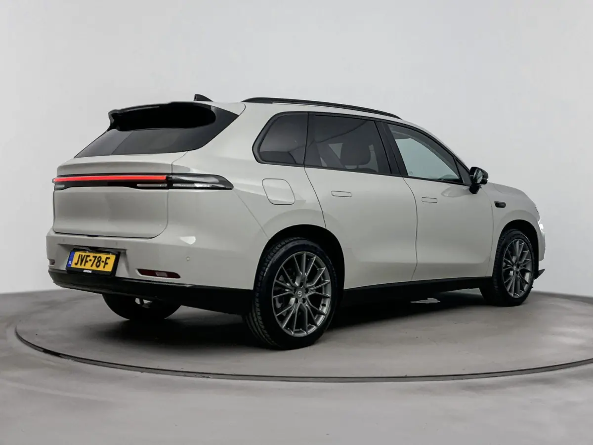 Design Hybrid 28.4 kWh | 1500 kg Trekgewicht | Panoramadak | 360 Camera | Navigatie | Stoel Verwarming / Ventilatie | Cruise Control Adaptief | 20 Inch Velgen