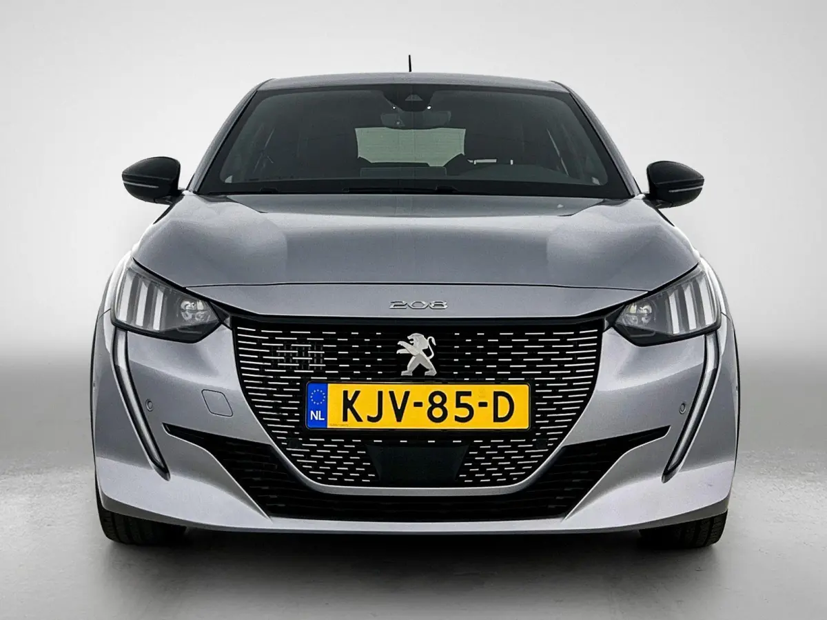 GT Pack 130pk Automaat | Navigatie | Achteruitrijcamera | Leder/Alcantara | Stoelverwarming | Full Led koplampen | Adaptieve Cruise Control | 3D Cockpit | Parkeersensoren v+a | Climate Contr