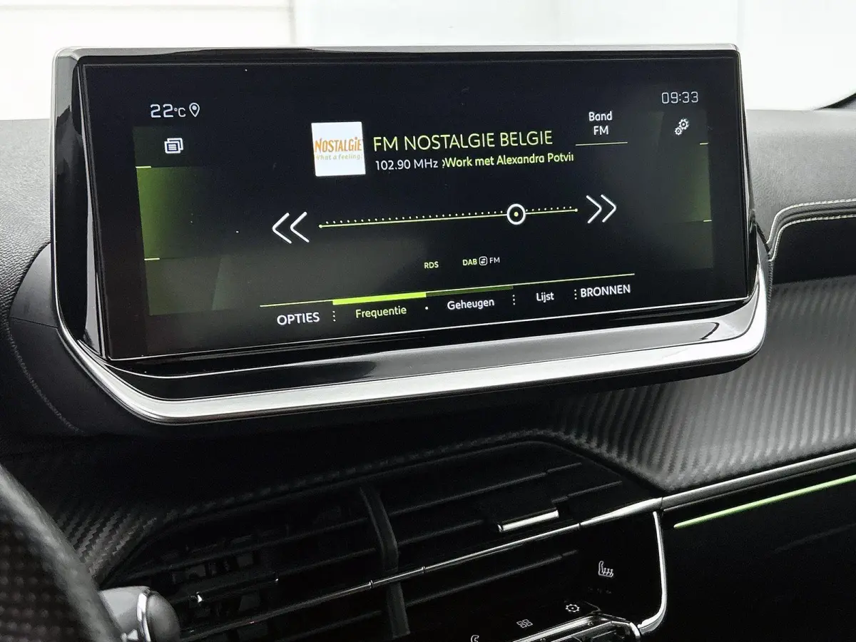 GT Pack 130pk Automaat | Navigatie | Achteruitrijcamera | Leder/Alcantara | Stoelverwarming | Full Led koplampen | Adaptieve Cruise Control | 3D Cockpit | Parkeersensoren v+a | Climate Contr