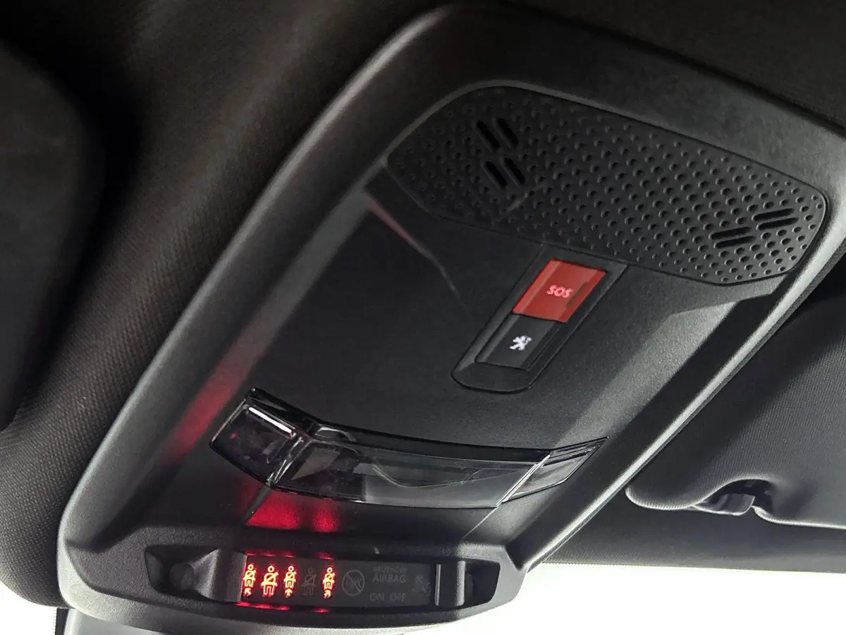 GT Pack 130pk Automaat | Navigatie | Achteruitrijcamera | Leder/Alcantara | Stoelverwarming | Full Led koplampen | Adaptieve Cruise Control | 3D Cockpit | Parkeersensoren v+a | Climate Contr
