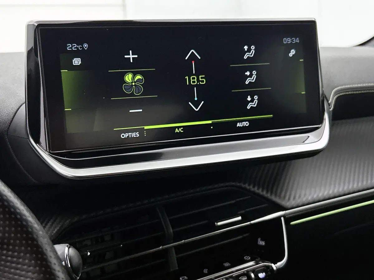 GT Pack 130pk Automaat | Navigatie | Achteruitrijcamera | Leder/Alcantara | Stoelverwarming | Full Led koplampen | Adaptieve Cruise Control | 3D Cockpit | Parkeersensoren v+a | Climate Contr