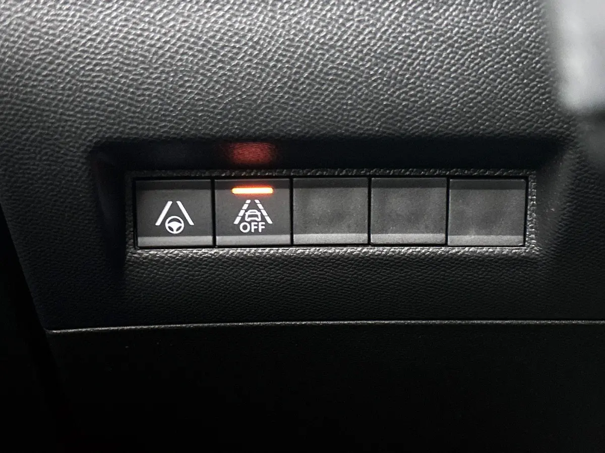 GT Pack 130pk Automaat | Navigatie | Achteruitrijcamera | Leder/Alcantara | Stoelverwarming | Full Led koplampen | Adaptieve Cruise Control | 3D Cockpit | Parkeersensoren v+a | Climate Contr