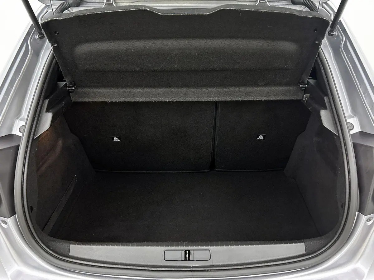 GT Pack 130pk Automaat | Navigatie | Achteruitrijcamera | Leder/Alcantara | Stoelverwarming | Full Led koplampen | Adaptieve Cruise Control | 3D Cockpit | Parkeersensoren v+a | Climate Contr
