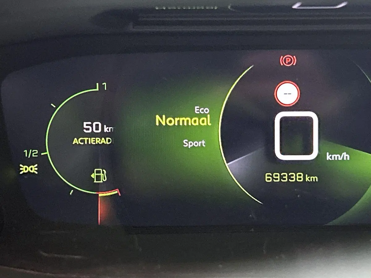 GT Pack 130pk Automaat | Navigatie | Achteruitrijcamera | Leder/Alcantara | Stoelverwarming | Full Led koplampen | Adaptieve Cruise Control | 3D Cockpit | Parkeersensoren v+a | Climate Contr