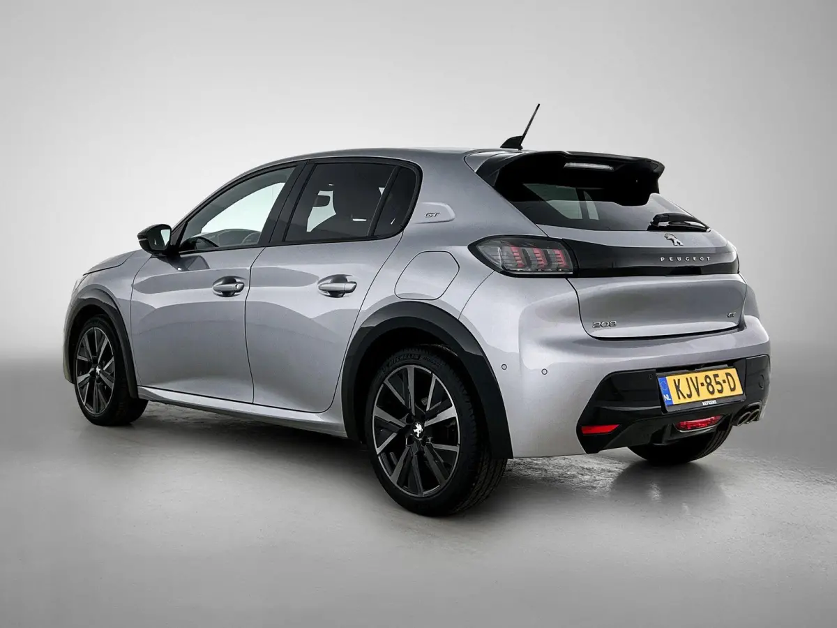 GT Pack 130pk Automaat | Navigatie | Achteruitrijcamera | Leder/Alcantara | Stoelverwarming | Full Led koplampen | Adaptieve Cruise Control | 3D Cockpit | Parkeersensoren v+a | Climate Contr