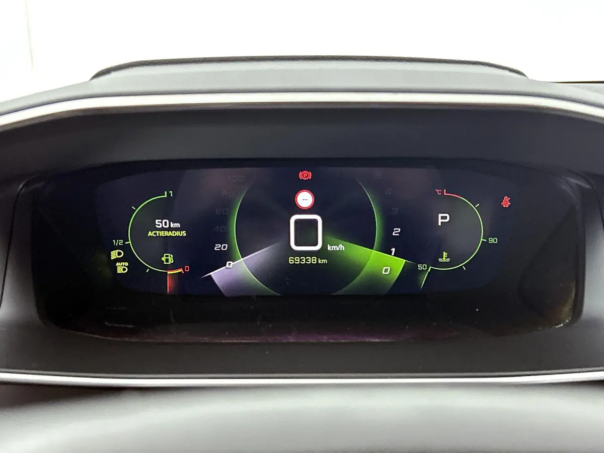 GT Pack 130pk Automaat | Navigatie | Achteruitrijcamera | Leder/Alcantara | Stoelverwarming | Full Led koplampen | Adaptieve Cruise Control | 3D Cockpit | Parkeersensoren v+a | Climate Contr