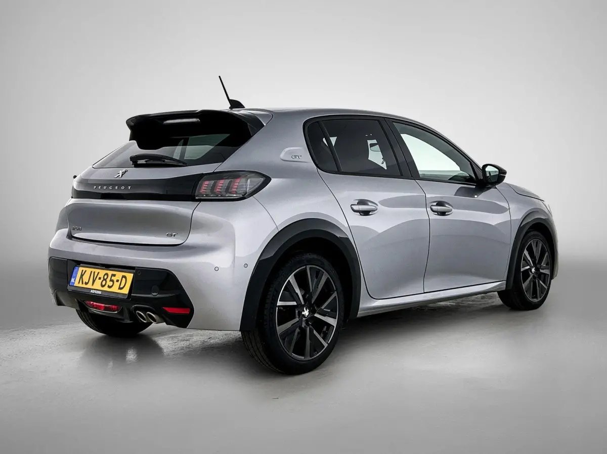 GT Pack 130pk Automaat | Navigatie | Achteruitrijcamera | Leder/Alcantara | Stoelverwarming | Full Led koplampen | Adaptieve Cruise Control | 3D Cockpit | Parkeersensoren v+a | Climate Contr