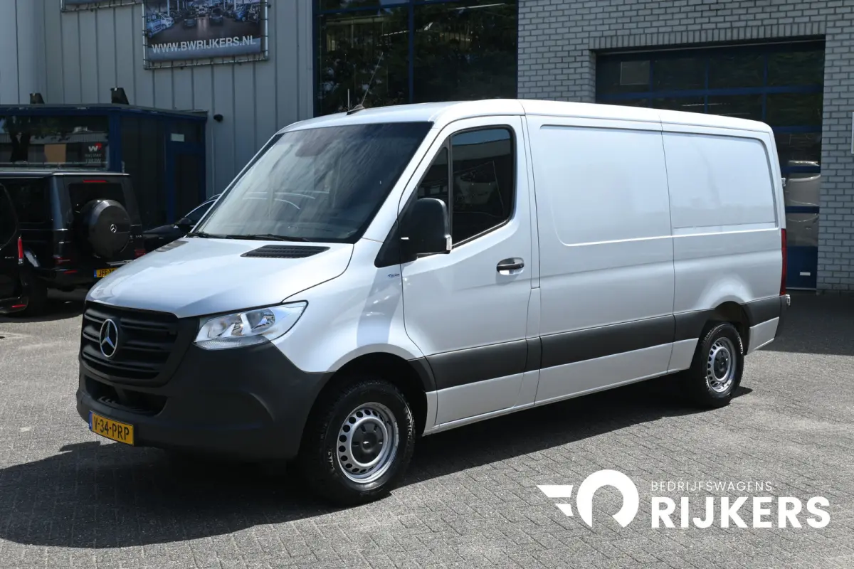 315 CDI L2H1 RWD MBUX met camera, Geveerde stoel, Trekhaak, Etc.