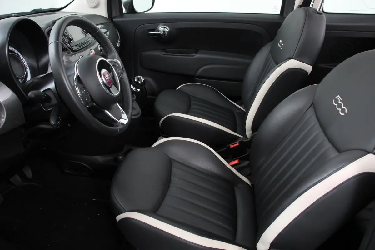 1.2 Lounge Navigatie Lederen interieur Climate control Cruise control Parkeer sensor achter DAB
