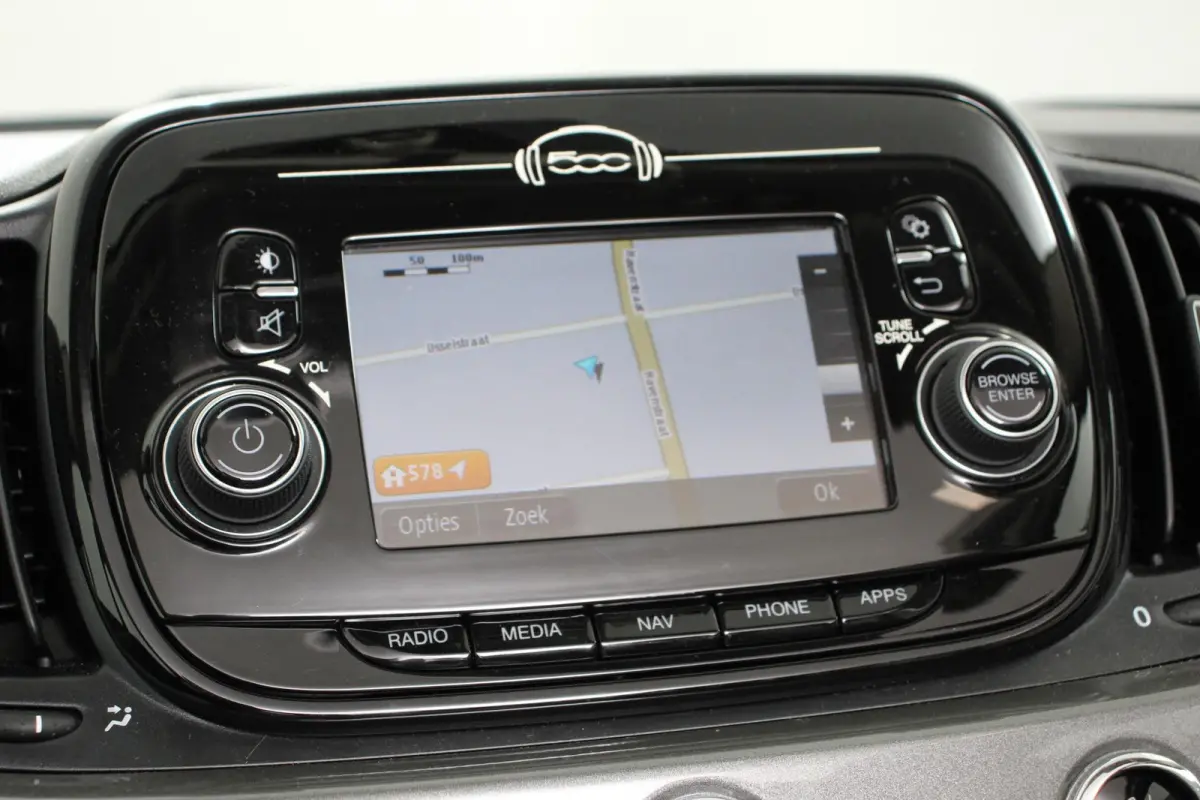 1.2 Lounge Navigatie Lederen interieur Climate control Cruise control Parkeer sensor achter DAB