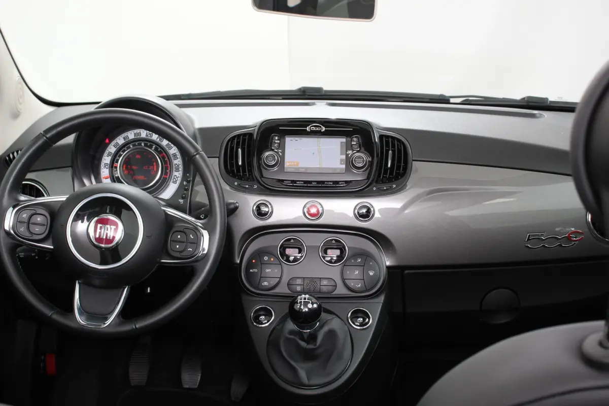1.2 Lounge Navigatie Lederen interieur Climate control Cruise control Parkeer sensor achter DAB