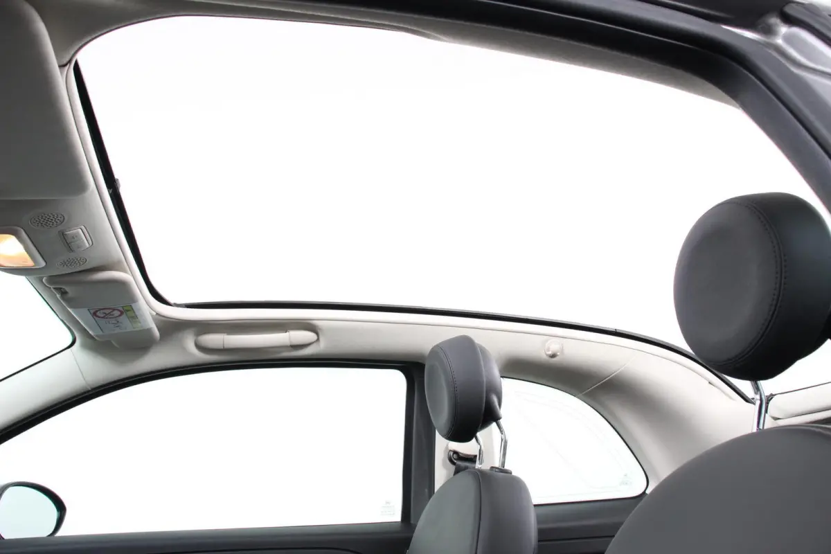 1.2 Lounge Navigatie Lederen interieur Climate control Cruise control Parkeer sensor achter DAB