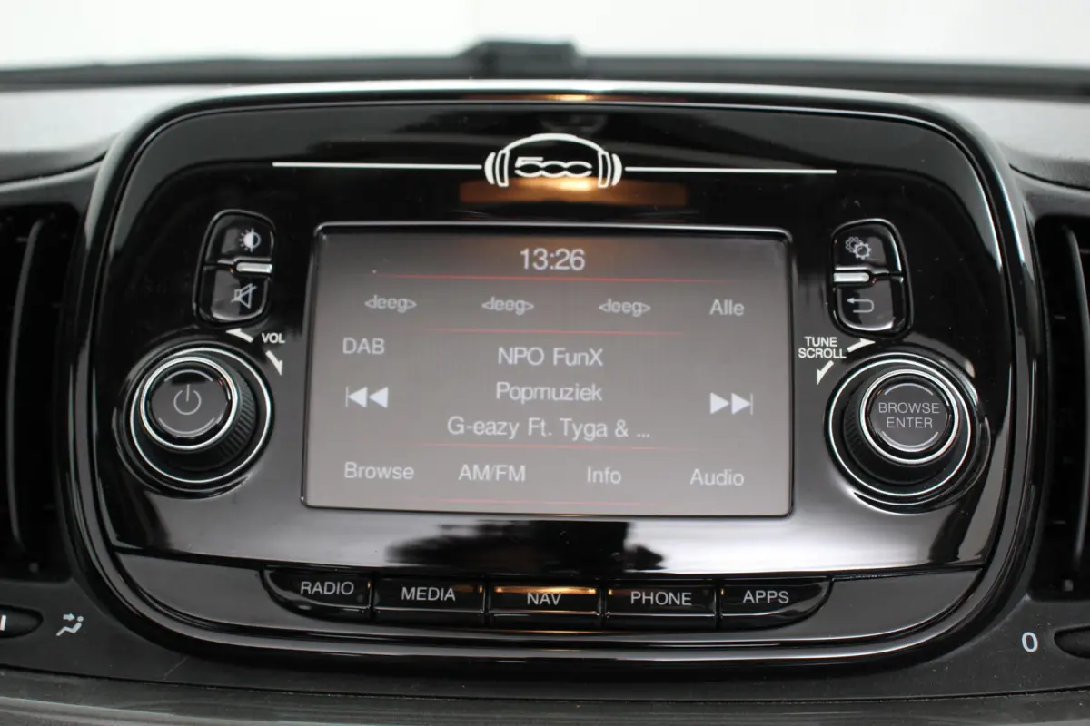 1.2 Lounge Navigatie Lederen interieur Climate control Cruise control Parkeer sensor achter DAB