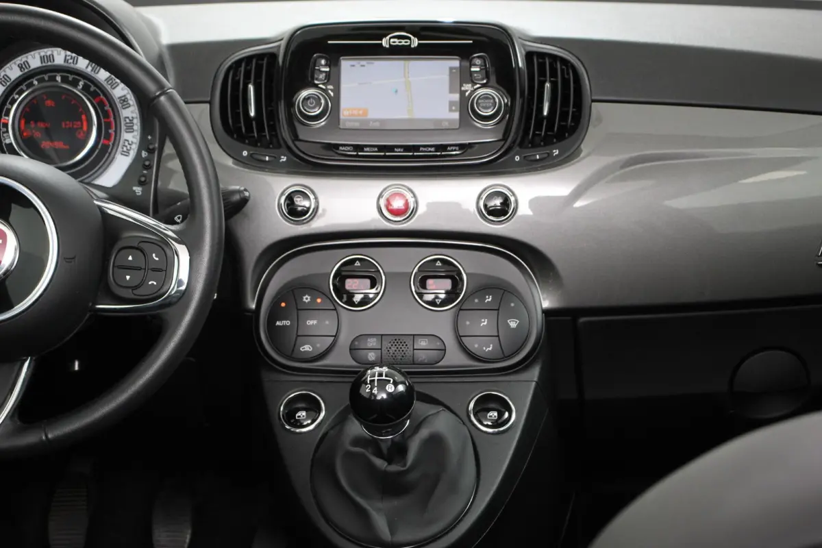 1.2 Lounge Navigatie Lederen interieur Climate control Cruise control Parkeer sensor achter DAB