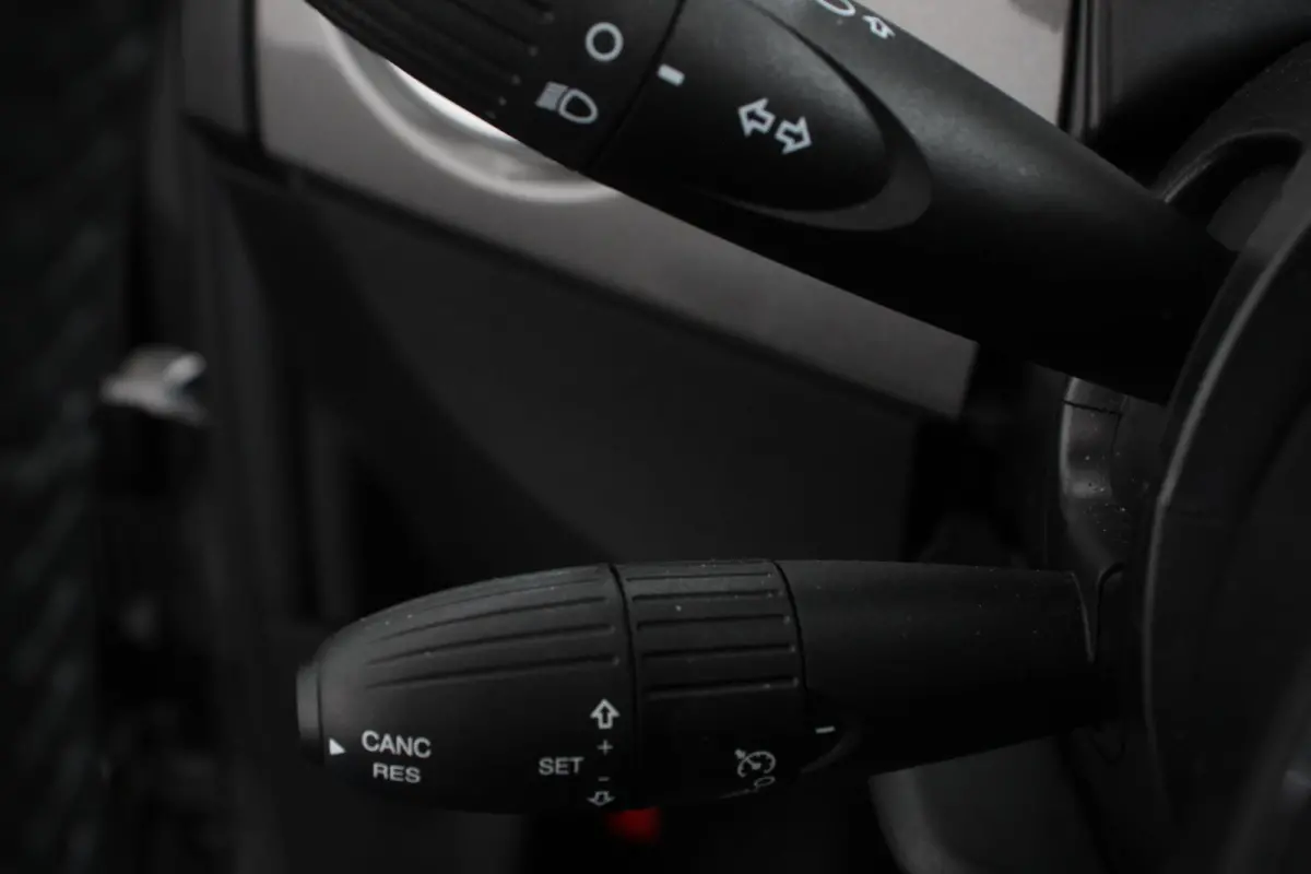 1.2 Lounge Navigatie Lederen interieur Climate control Cruise control Parkeer sensor achter DAB
