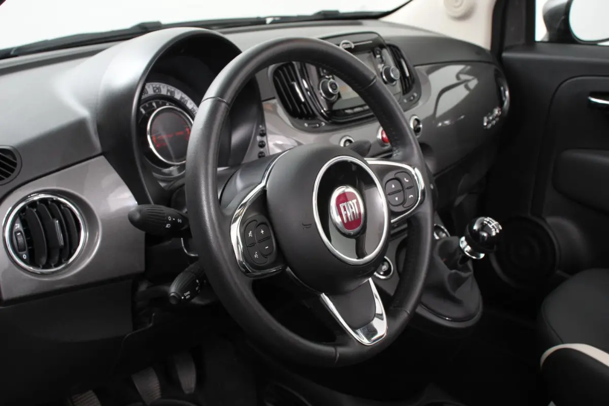 1.2 Lounge Navigatie Lederen interieur Climate control Cruise control Parkeer sensor achter DAB