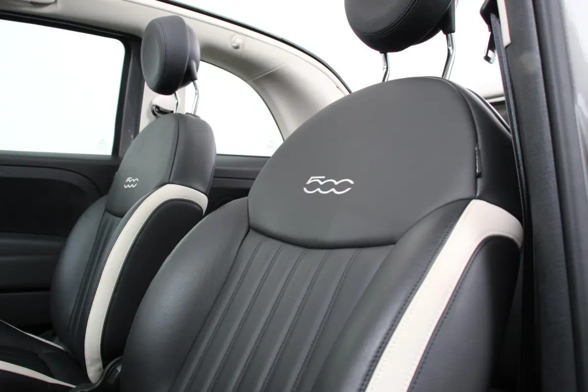 1.2 Lounge Navigatie Lederen interieur Climate control Cruise control Parkeer sensor achter DAB