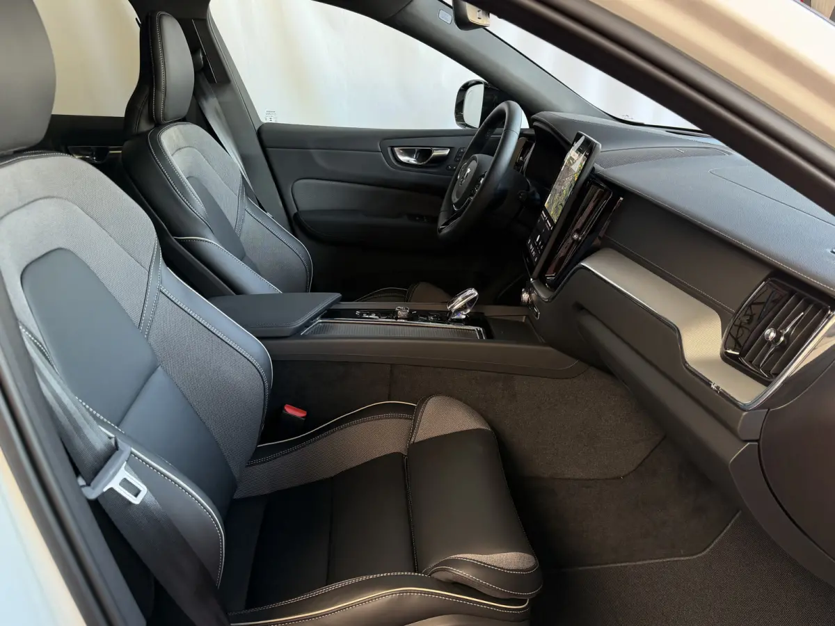 2.0 T8 456PK AWD ULTRA BLACK EDITION STOEL/STUUR.VER. 22''LMV PANO HEADUP HARMAN KARDON