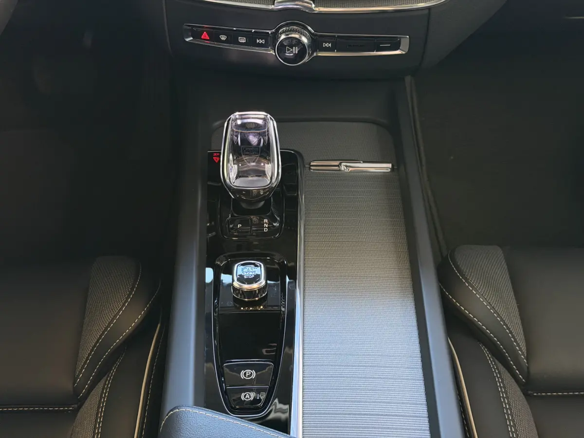 2.0 T8 456PK AWD ULTRA BLACK EDITION STOEL/STUUR.VER. 22''LMV PANO HEADUP HARMAN KARDON