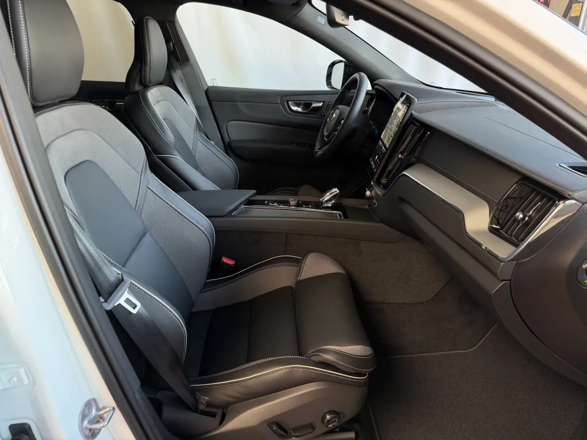 2.0 T8 456PK AWD ULTRA BLACK EDITION STOEL/STUUR.VER. 22''LMV PANO HEADUP HARMAN KARDON