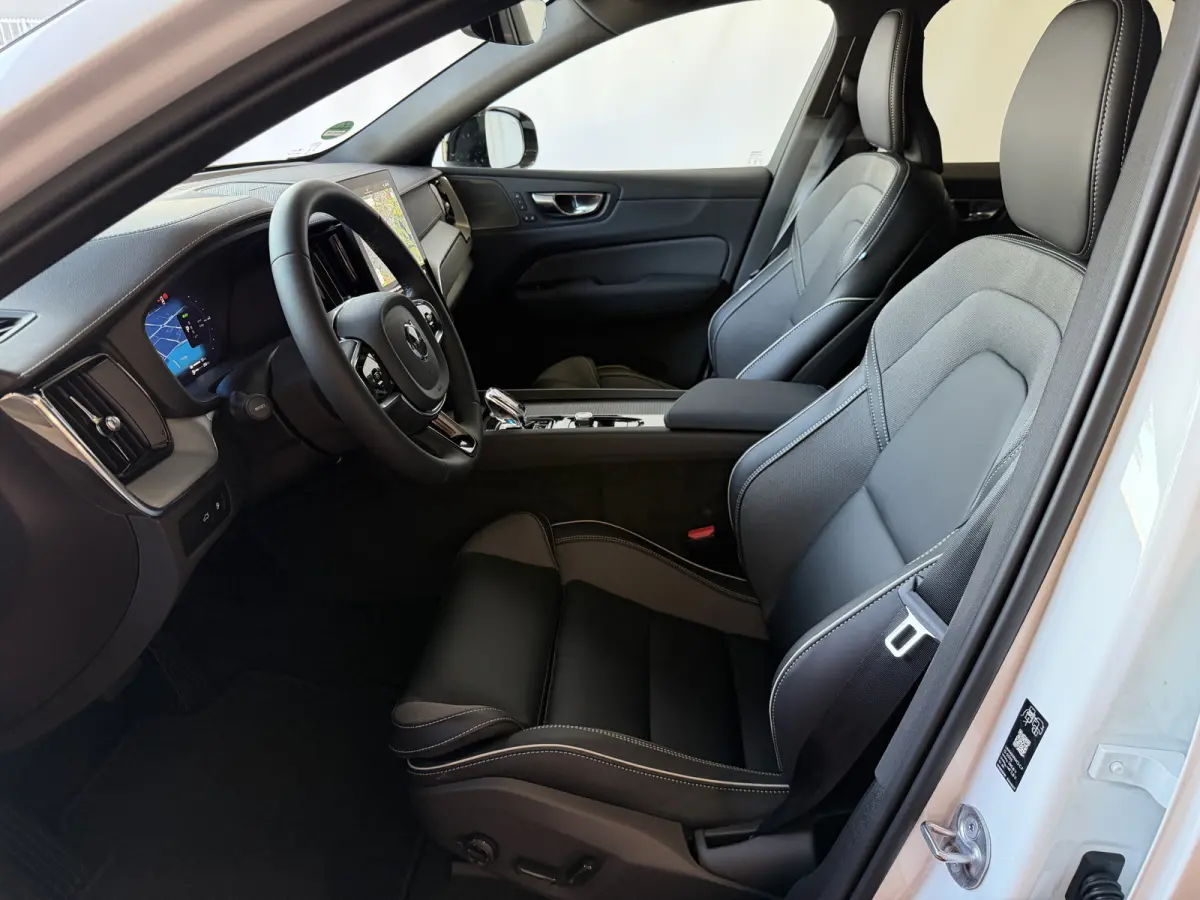 2.0 T8 456PK AWD ULTRA BLACK EDITION STOEL/STUUR.VER. 22''LMV PANO HEADUP HARMAN KARDON