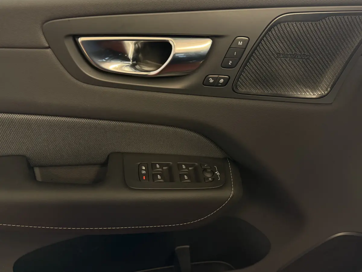 2.0 T8 456PK AWD ULTRA BLACK EDITION STOEL/STUUR.VER. 22''LMV PANO HEADUP HARMAN KARDON