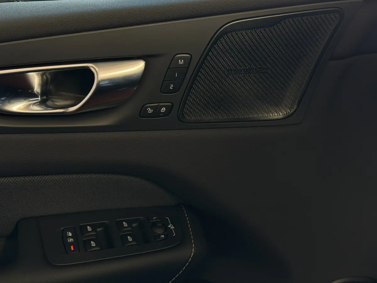 2.0 T8 456PK AWD ULTRA BLACK EDITION STOEL/STUUR.VER. 22''LMV PANO HEADUP HARMAN KARDON