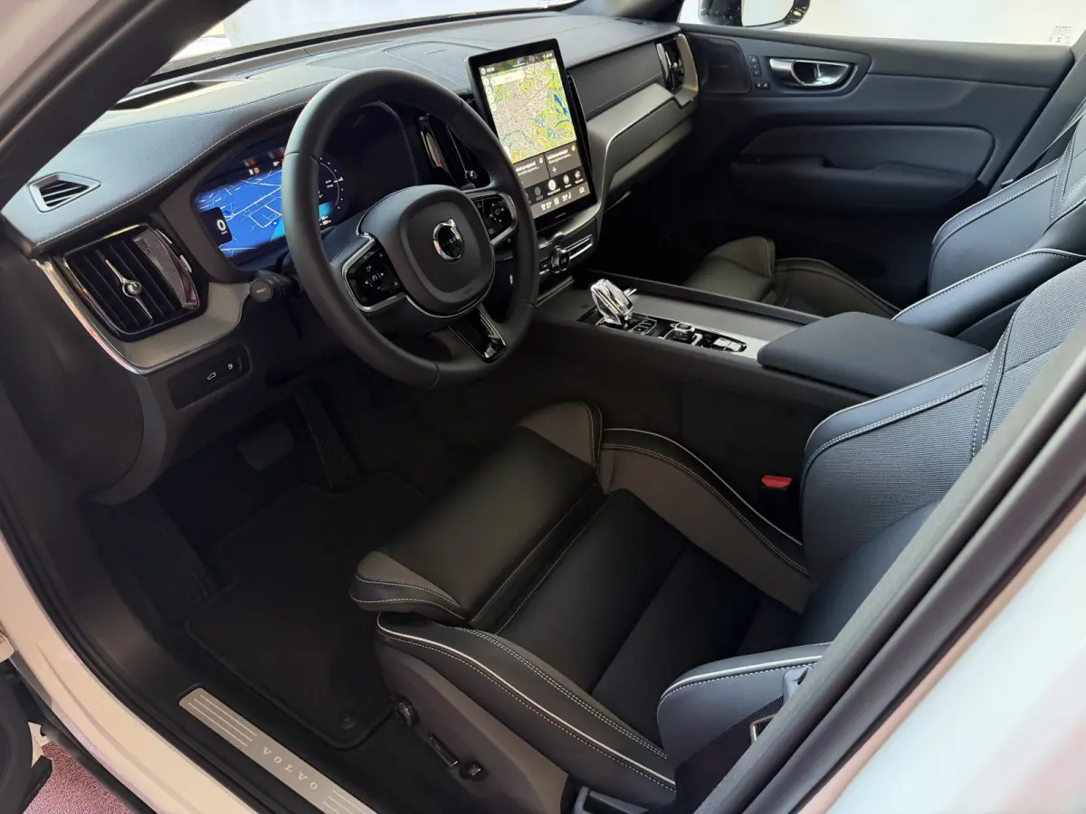2.0 T8 456PK AWD ULTRA BLACK EDITION STOEL/STUUR.VER. 22''LMV PANO HEADUP HARMAN KARDON