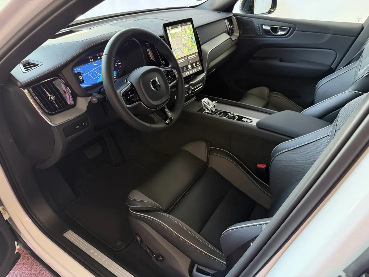 2.0 T8 456PK AWD ULTRA BLACK EDITION STOEL/STUUR.VER. 22''LMV PANO HEADUP HARMAN KARDON