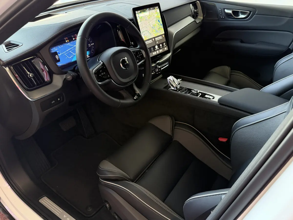 2.0 T8 456PK AWD ULTRA BLACK EDITION STOEL/STUUR.VER. 22''LMV PANO HEADUP HARMAN KARDON