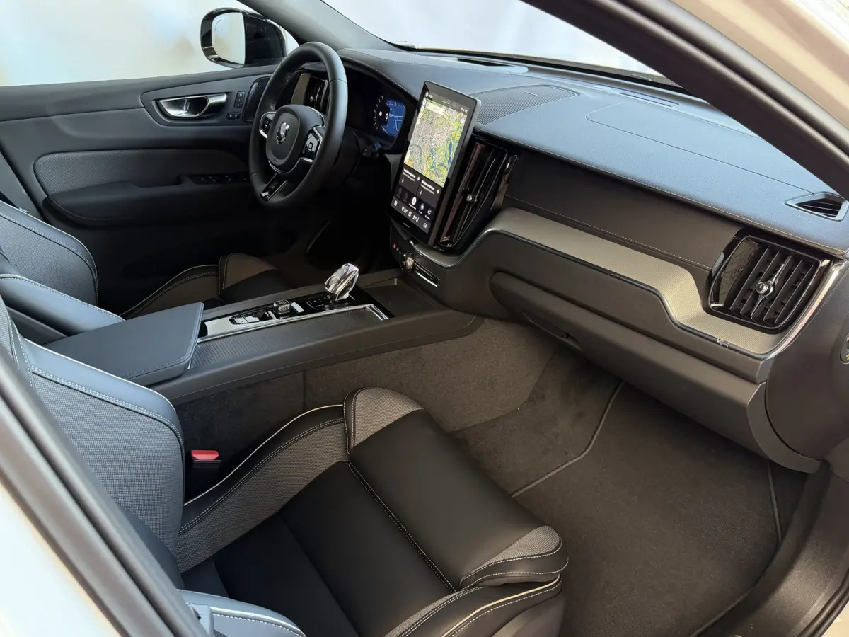 2.0 T8 456PK AWD ULTRA BLACK EDITION STOEL/STUUR.VER. 22''LMV PANO HEADUP HARMAN KARDON