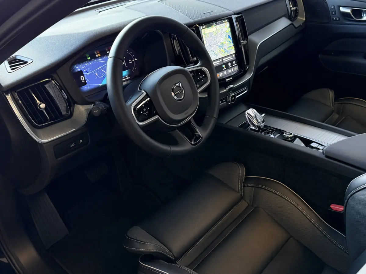 2.0 T8 456PK AWD ULTRA BLACK EDITION STOEL/STUUR.VER. 22''LMV PANO HEADUP HARMAN KARDON