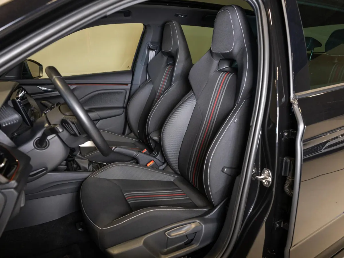 1.0 TSI Monte Carlo / 115pk / Panorama dak / Stoelverwarming / Achteruitrij camera /