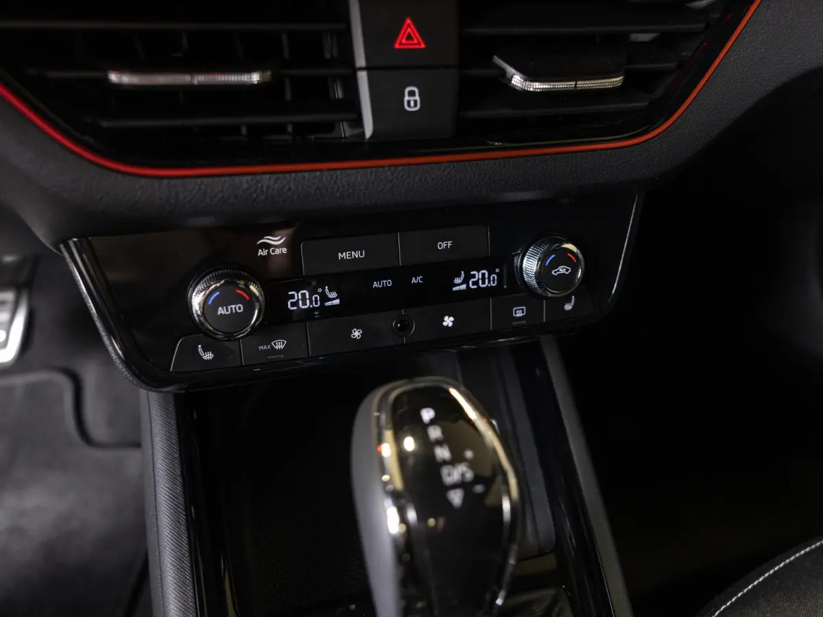 1.0 TSI Monte Carlo / 115pk / Panorama dak / Stoelverwarming / Achteruitrij camera /