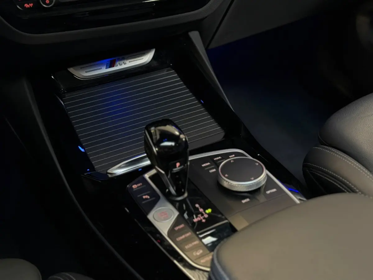 M40i xDrive High Executive M-SPORT |PANO|HARMAN KARDON| MEMORY|SFEERVERLICHTING | DEALER ONDERHOUDEN |TREKHAAK | BOMVOL!