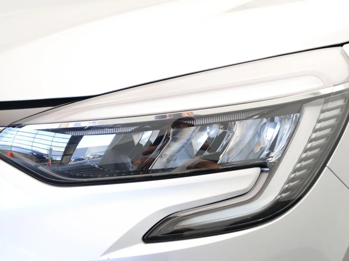 TCe 90pk Intens | Climate control | Apple Carplay | Android Auto | Parkeersensoren achter |