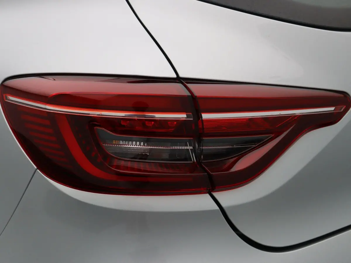 TCe 90pk Intens | Climate control | Apple Carplay | Android Auto | Parkeersensoren achter |