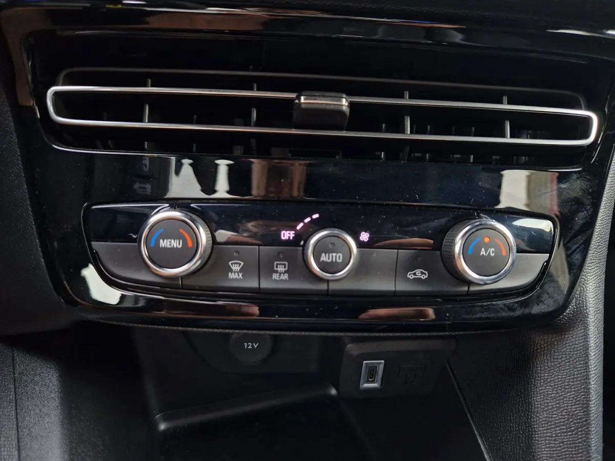 1.2 GS EAT8 Facelift 131PK /Led /Cruise /camera