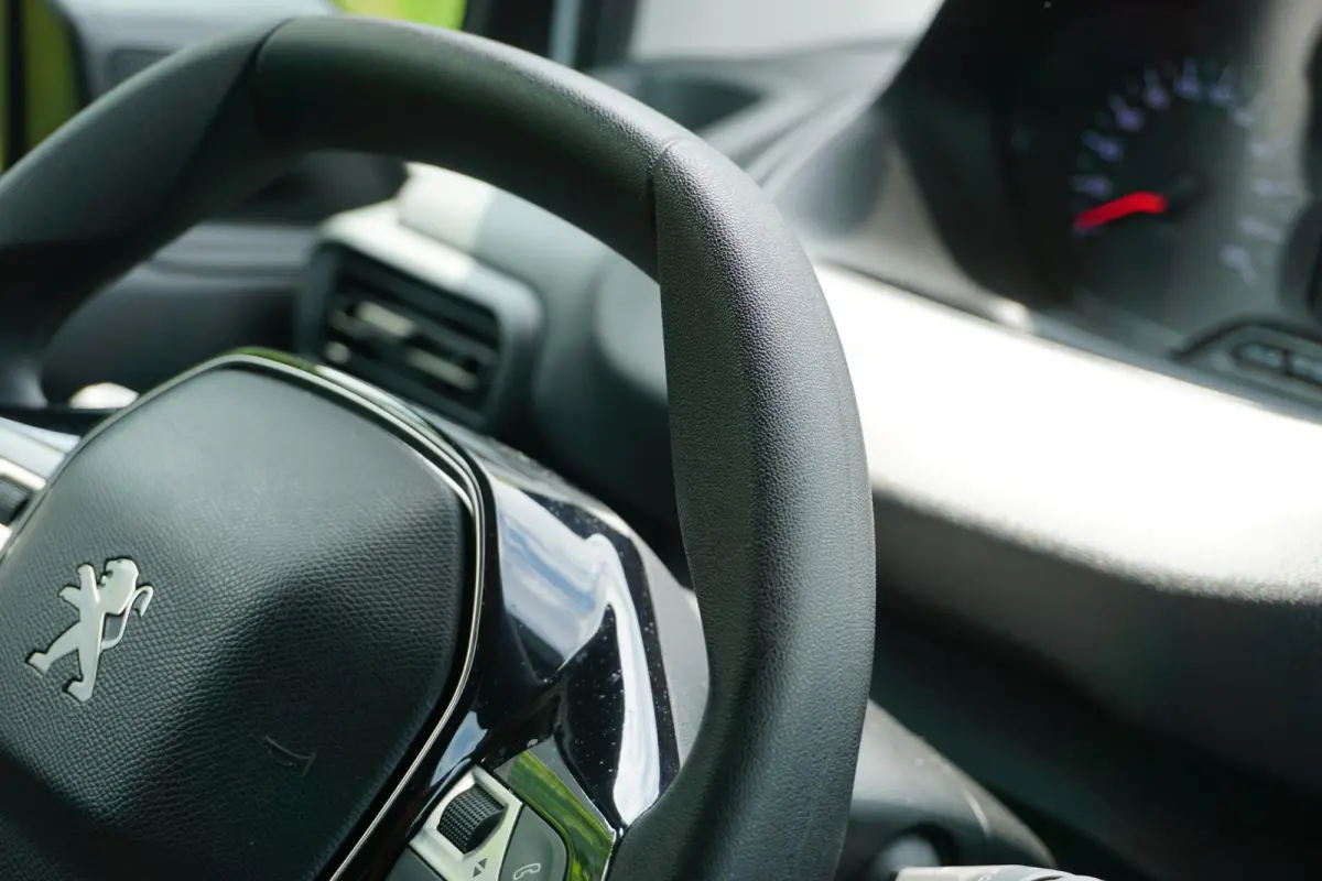 1.5 BlueHDi 100 L1 in Topstaat ||MARGE geen BTW |1e eigenaar |Metallic |Cruise |Navigatie |Carplay |Android Auto |EURO6D |100 pk |Betimmering