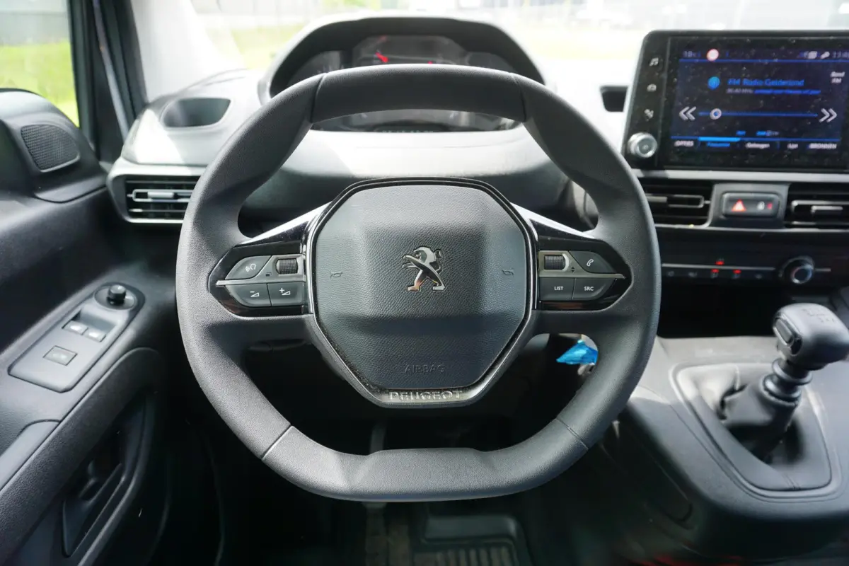 1.5 BlueHDi 100 L1 in Topstaat ||MARGE geen BTW |1e eigenaar |Metallic |Cruise |Navigatie |Carplay |Android Auto |EURO6D |100 pk |Betimmering