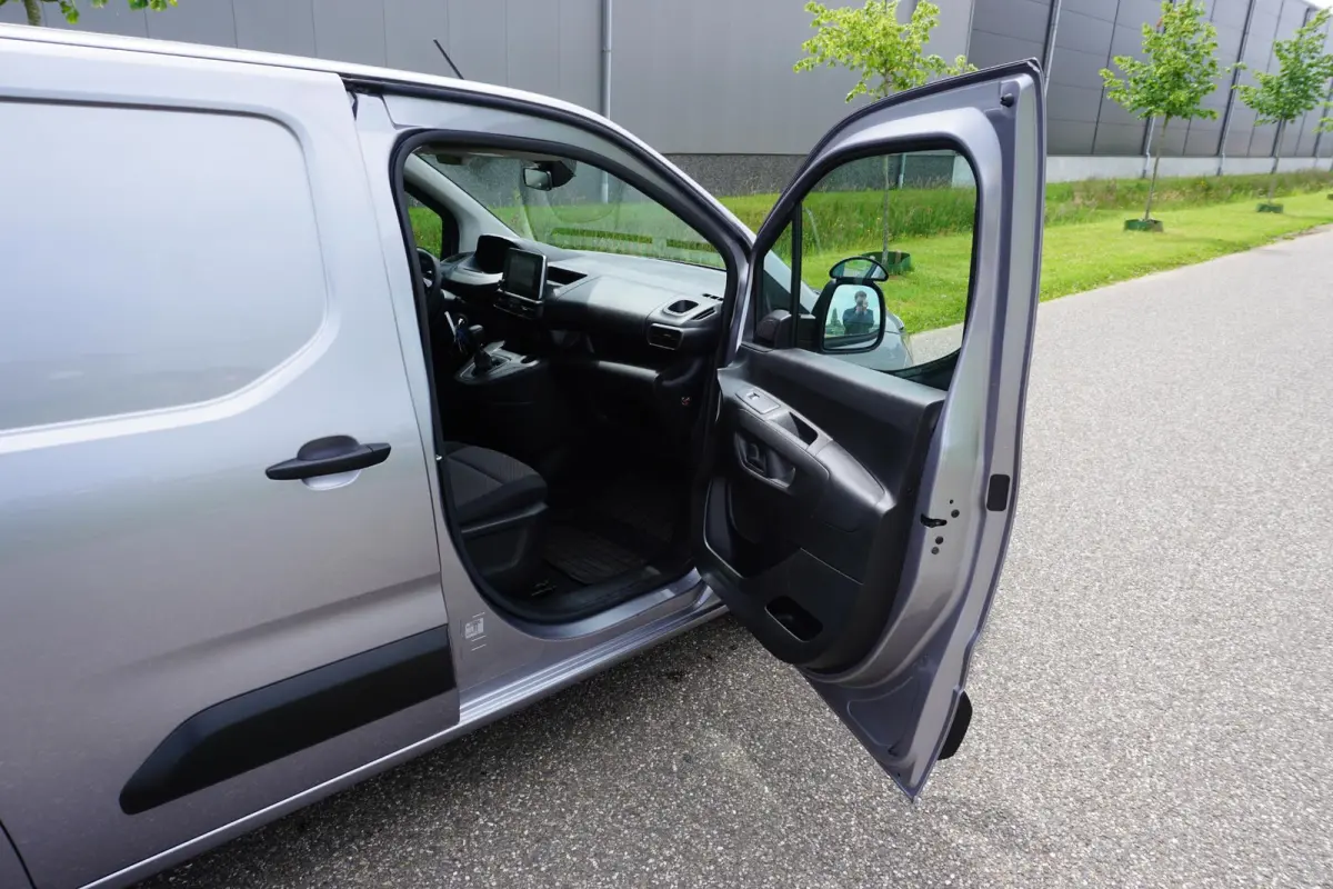 1.5 BlueHDi 100 L1 in Topstaat ||MARGE geen BTW |1e eigenaar |Metallic |Cruise |Navigatie |Carplay |Android Auto |EURO6D |100 pk |Betimmering