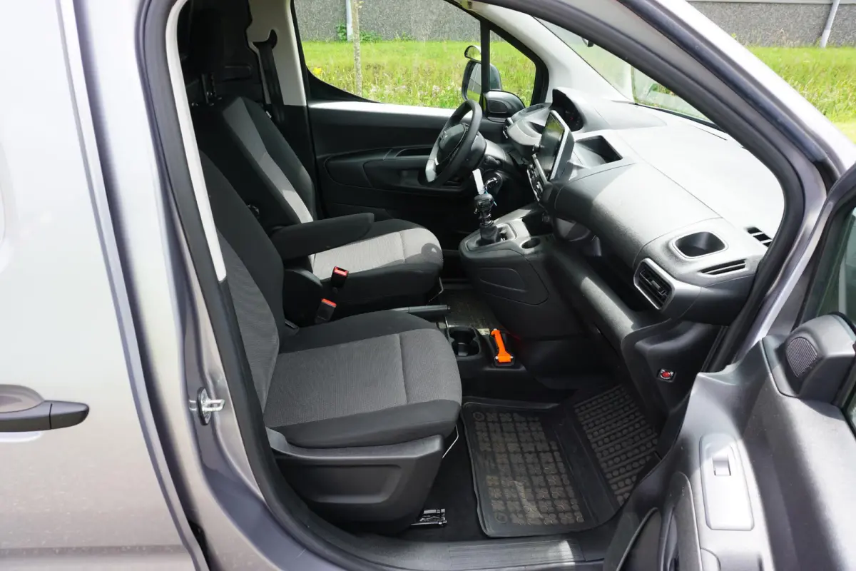 1.5 BlueHDi 100 L1 in Topstaat ||MARGE geen BTW |1e eigenaar |Metallic |Cruise |Navigatie |Carplay |Android Auto |EURO6D |100 pk |Betimmering
