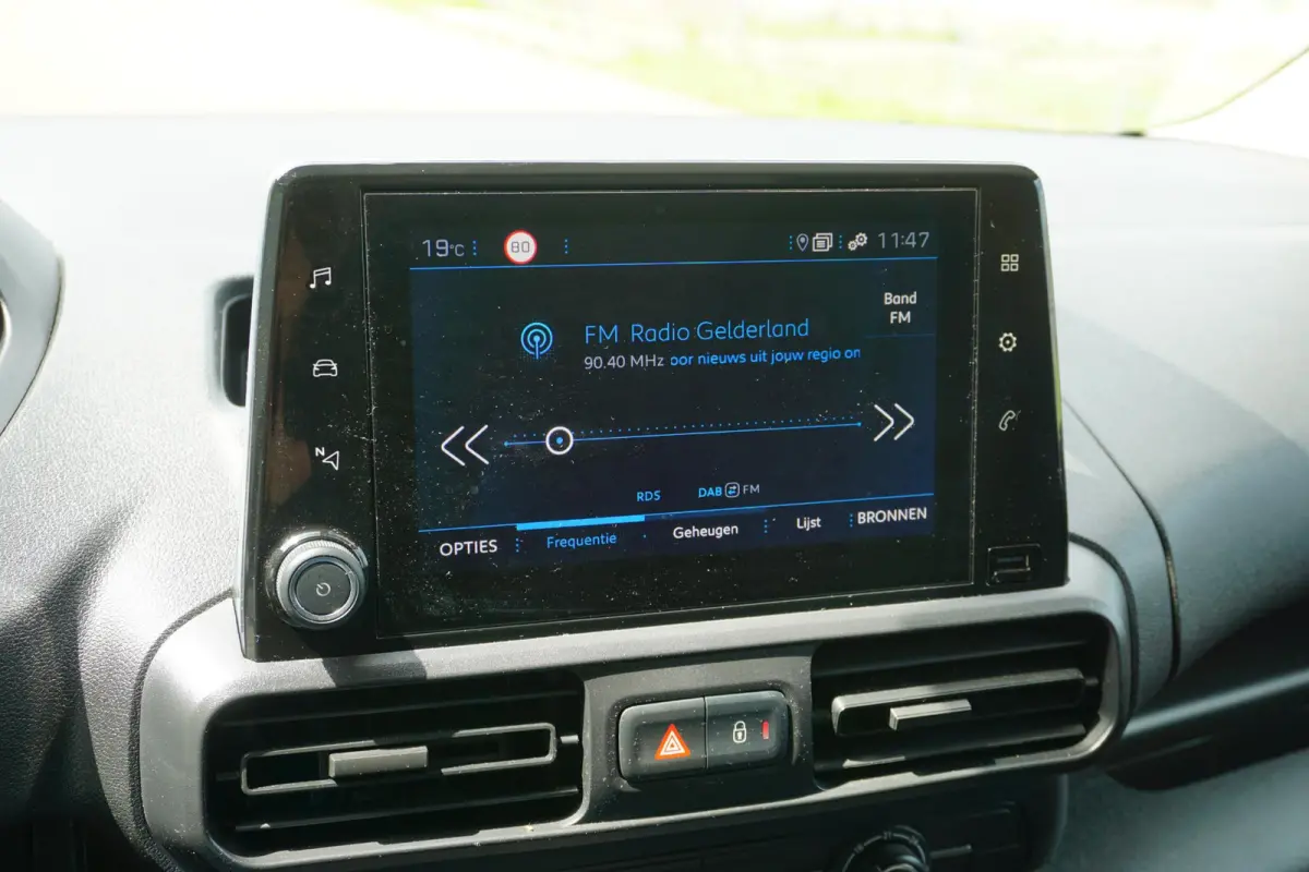 1.5 BlueHDi 100 L1 in Topstaat ||MARGE geen BTW |1e eigenaar |Metallic |Cruise |Navigatie |Carplay |Android Auto |EURO6D |100 pk |Betimmering