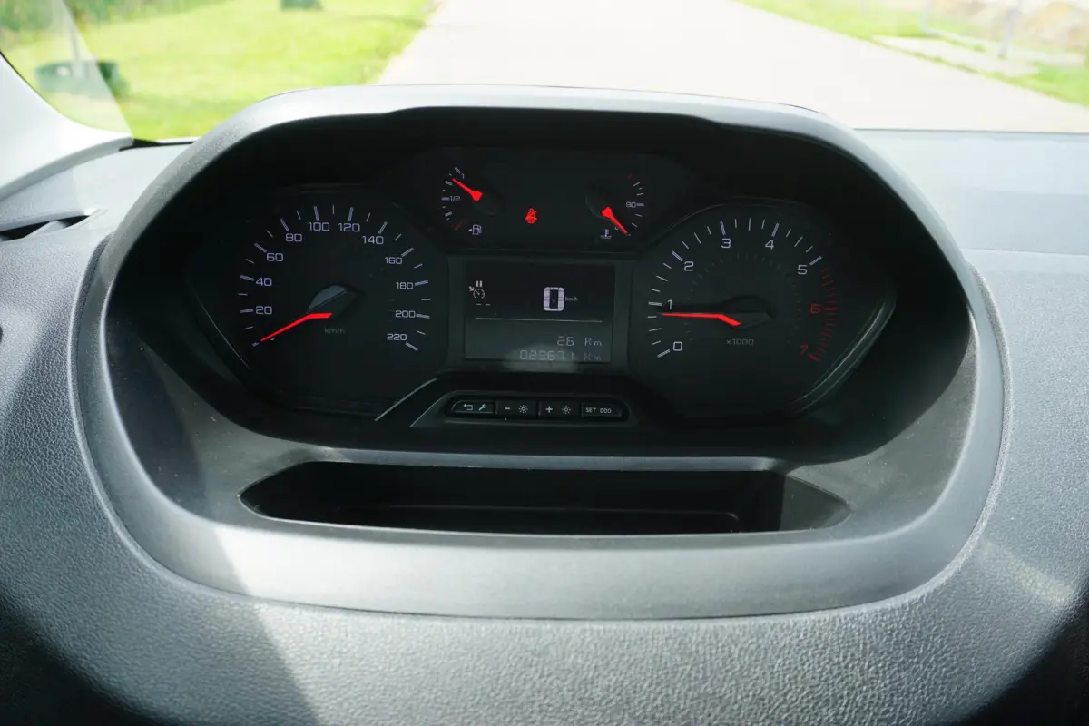 1.5 BlueHDi 100 L1 in Topstaat ||MARGE geen BTW |1e eigenaar |Metallic |Cruise |Navigatie |Carplay |Android Auto |EURO6D |100 pk |Betimmering