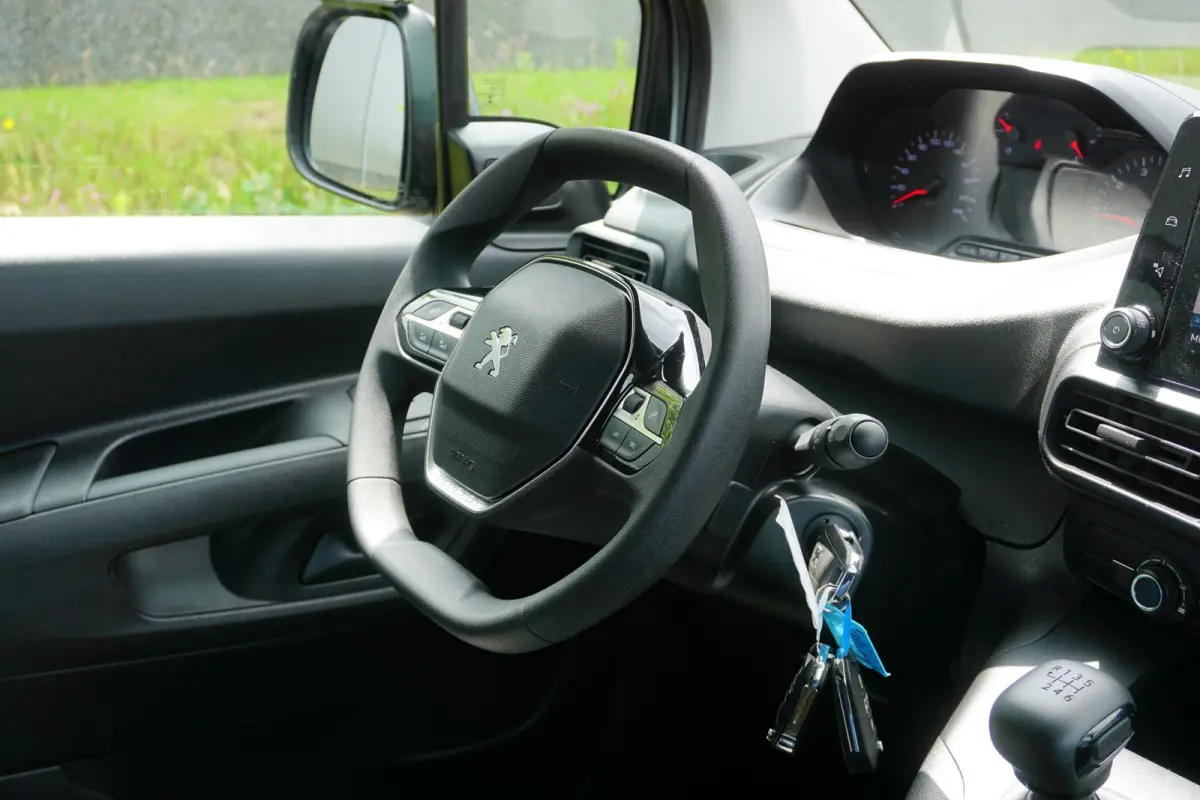 1.5 BlueHDi 100 L1 in Topstaat ||MARGE geen BTW |1e eigenaar |Metallic |Cruise |Navigatie |Carplay |Android Auto |EURO6D |100 pk |Betimmering