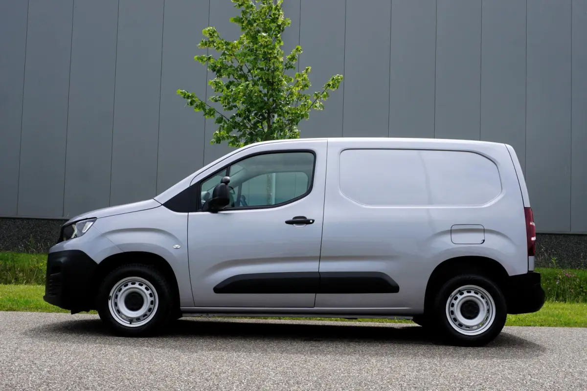 1.5 BlueHDi 100 L1 in Topstaat ||MARGE geen BTW |1e eigenaar |Metallic |Cruise |Navigatie |Carplay |Android Auto |EURO6D |100 pk |Betimmering